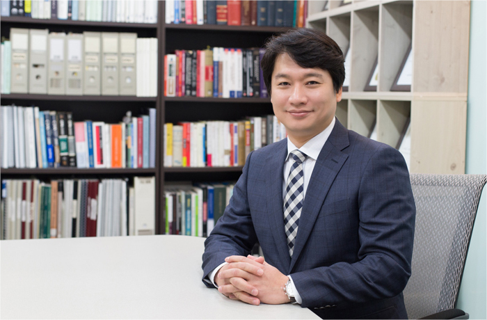 대표변호사 김우석